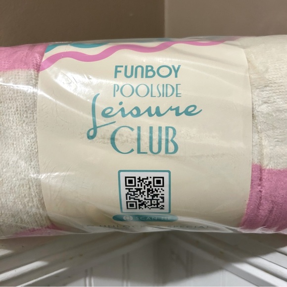 NWT 68x30” FUNBOY Poolside Leisure Club Beach Towel - Picture 7 of 7